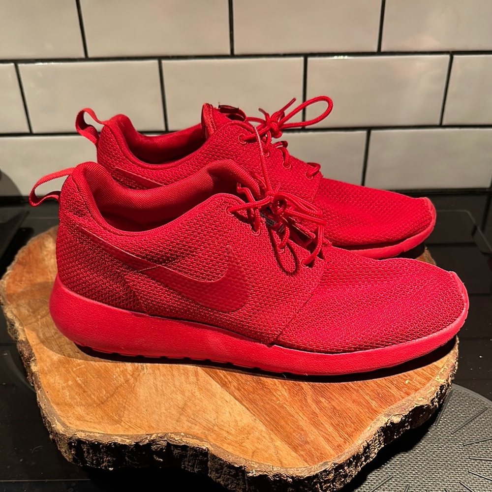 Nike Red Sneakers Lightweight Breathable Design